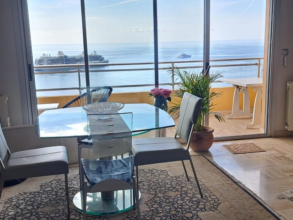 View (from property/room), Balcony/Terrace, Dining area, Sea view