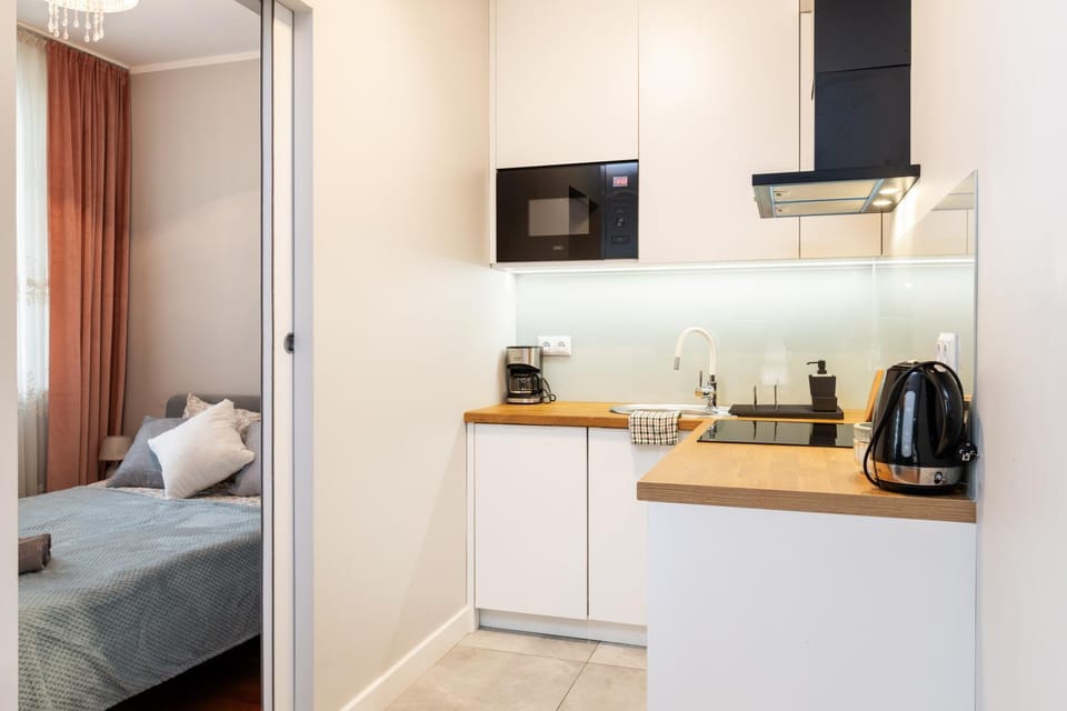 Bed, Kitchen or kitchenette, Bedroom, stove