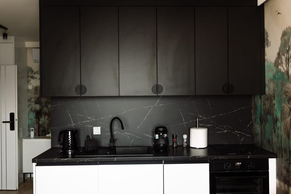 GOLDEN HAUS Opole - Black Velvet & Dark Elegance Apartment in Czechia