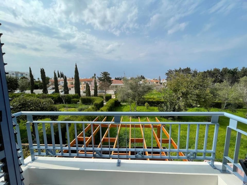Large 2-bedroom townhouse with patio, 200Mbps WiFi Apartment in Paphos