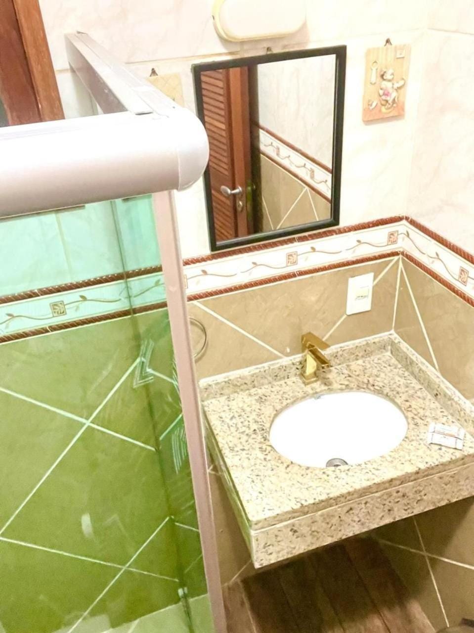 Suíte 102 com TV e banheiro privativo Apartment in Cabo Frio