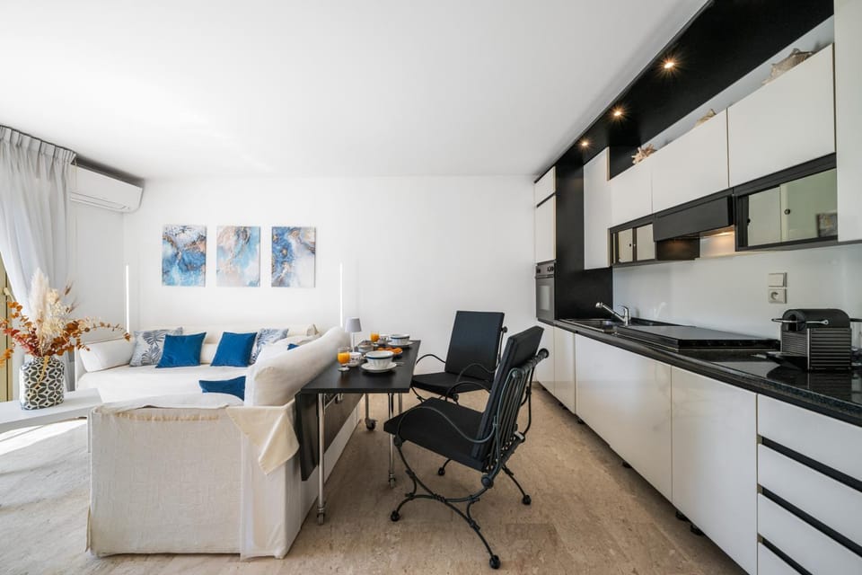 Kitchen or kitchenette, Living room, Dining area, stove