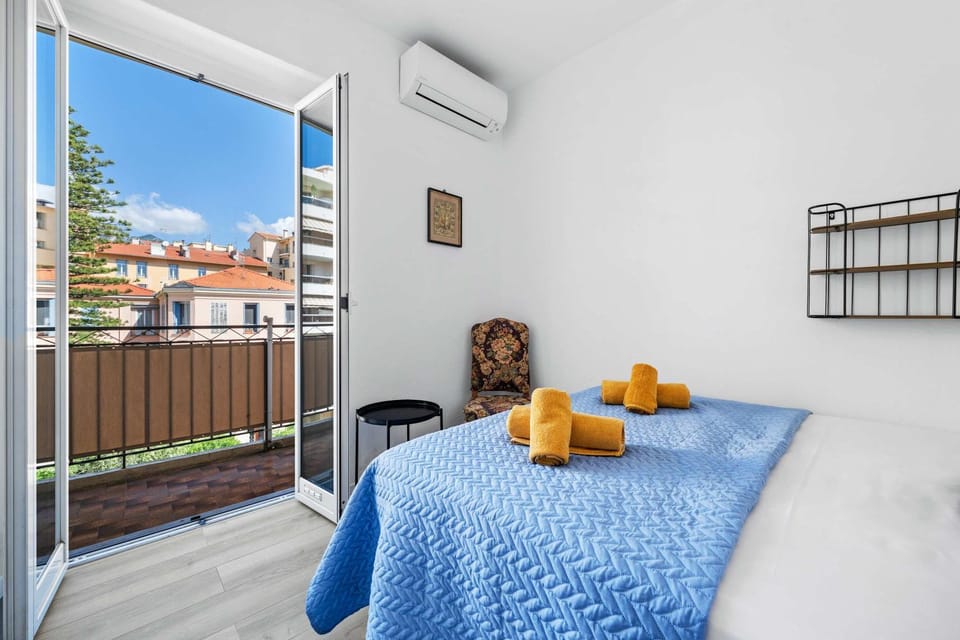 Le Botta, spacieux appartement famillial, centre ville de Menton, jardins Biovès, à 5 minutes de la mer Apartment in Menton