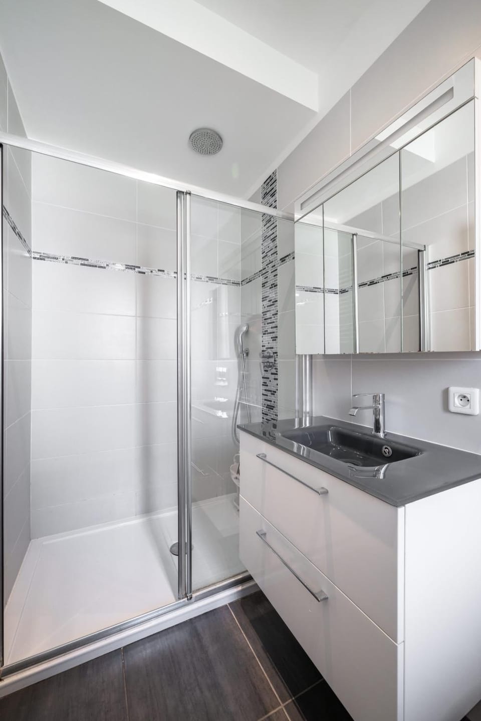 Le Botta, spacieux appartement famillial, centre ville de Menton, jardins Biovès, à 5 minutes de la mer Apartment in Menton
