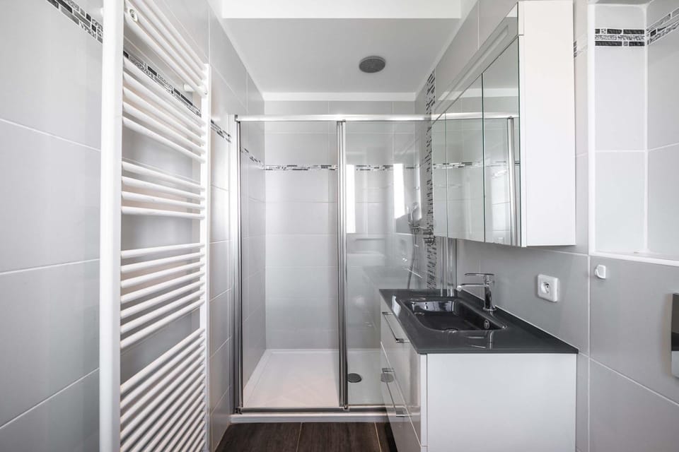 Le Botta, spacieux appartement famillial, centre ville de Menton, jardins Biovès, à 5 minutes de la mer Apartment in Menton