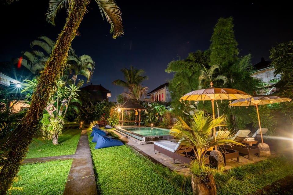 Night, Pool view