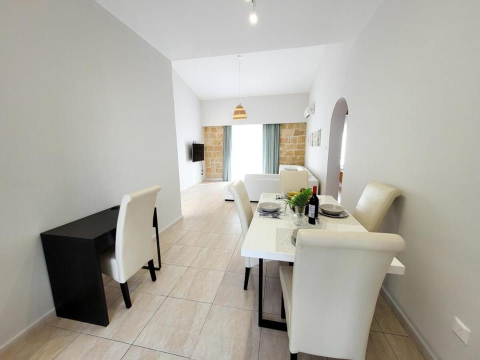 Large comfortable 2 bedroom apartment 200Mbps WiFi Apartment in Yeroskipou