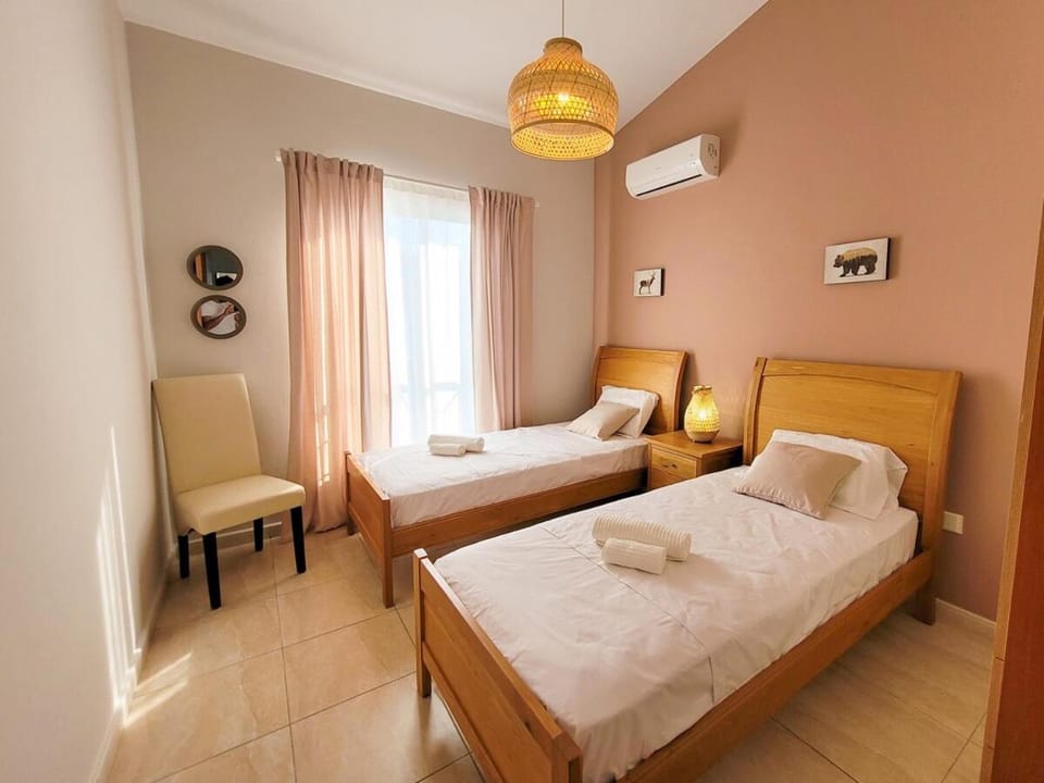 Large comfortable 2 bedroom apartment 200Mbps WiFi Apartment in Yeroskipou