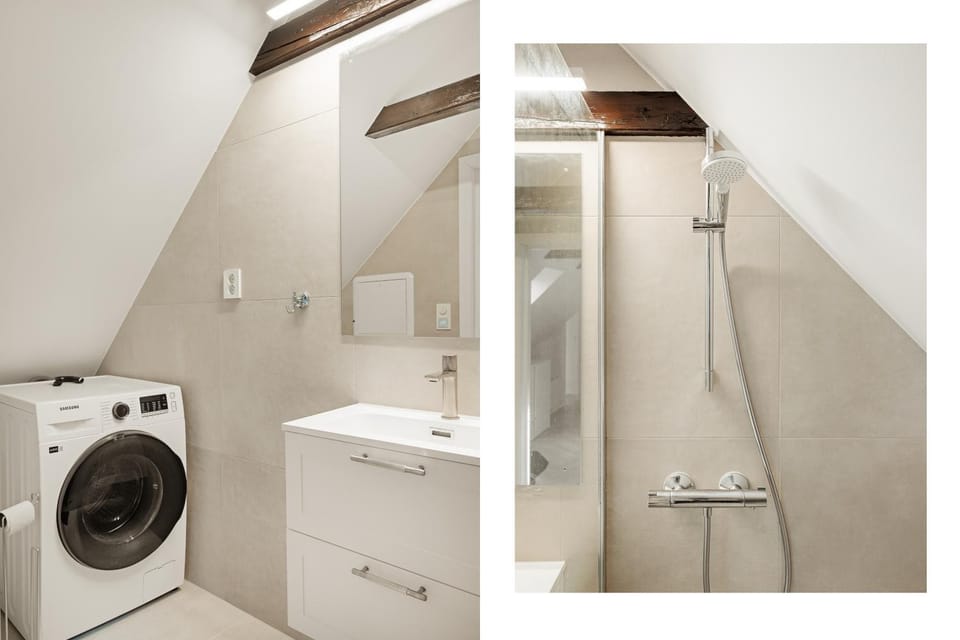 Shower, Bathroom, towels, washing machine