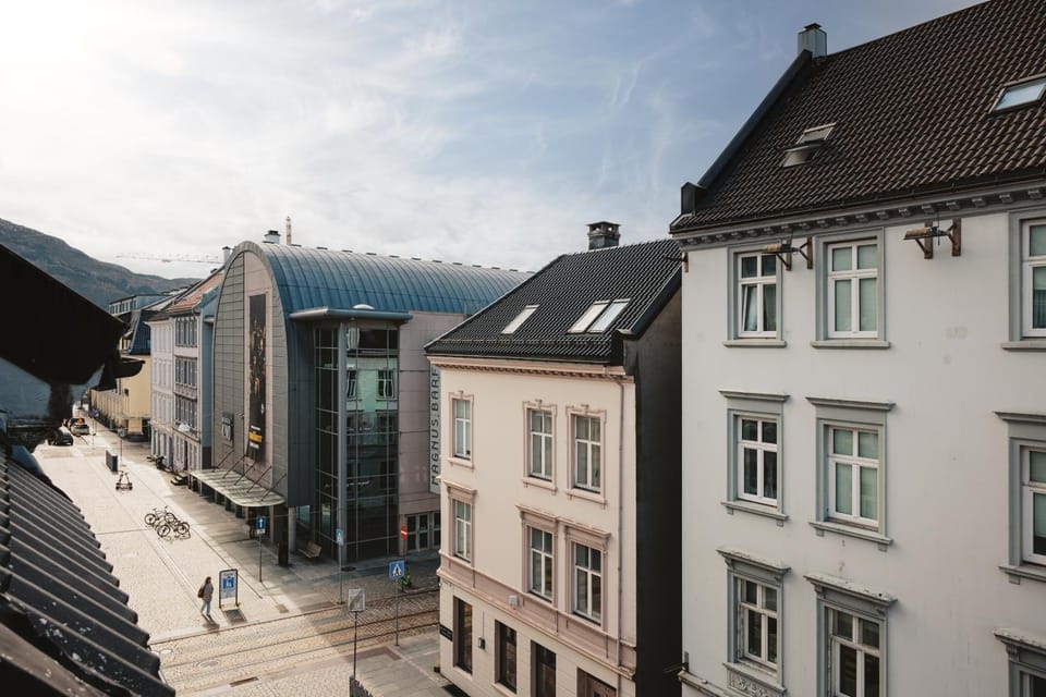 Day, Neighbourhood, City view, Street view