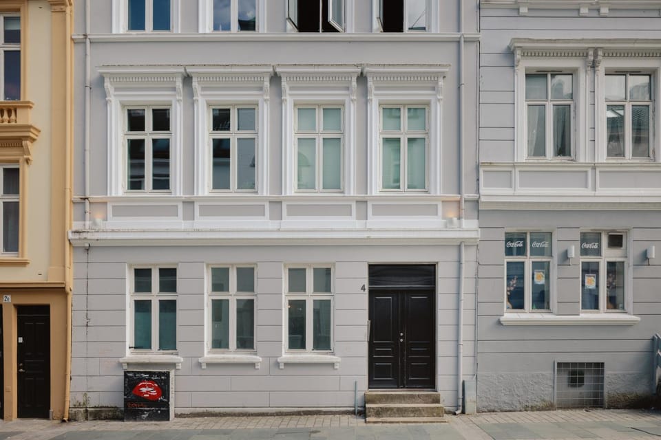 Property building, Day, Location