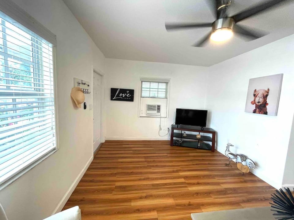 Bed, Living room