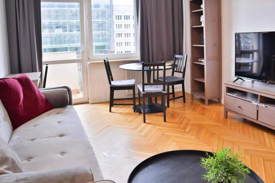 TV and multimedia, Living room, Seating area, Dining area, Evening entertainment