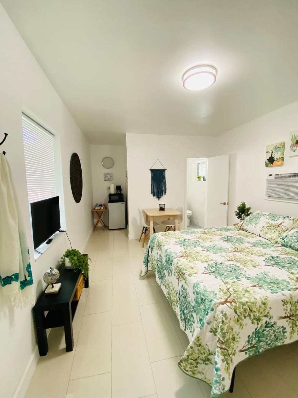 Bed, Bathroom, Kitchen or kitchenette