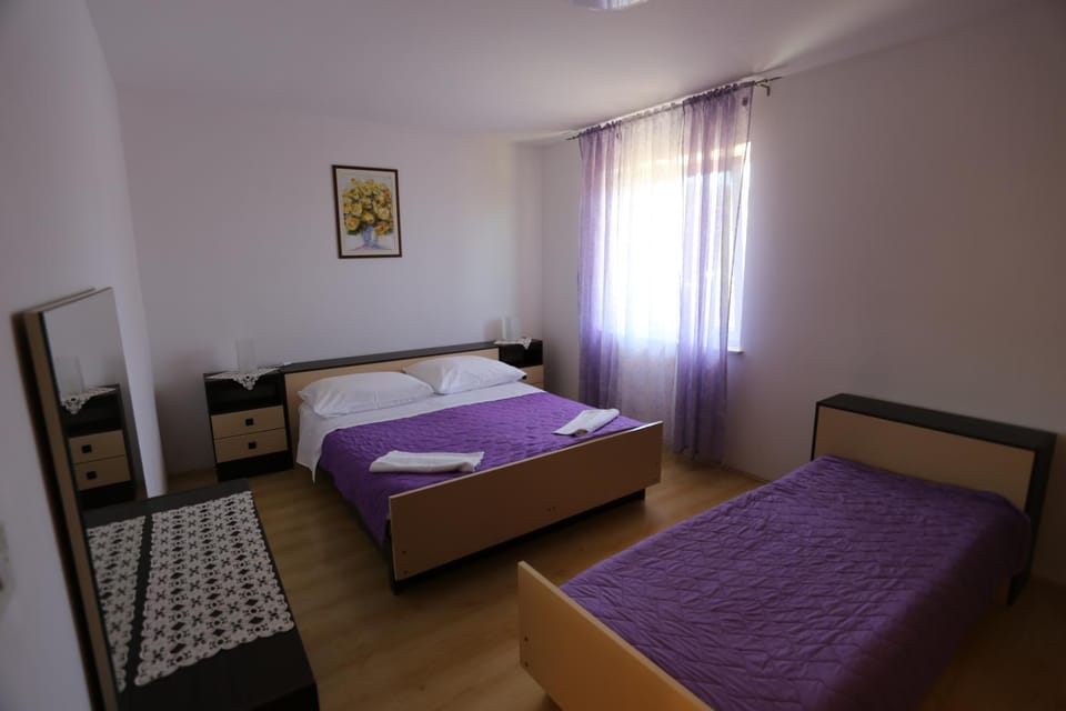 Bed, Bedroom, towels, wardrobe