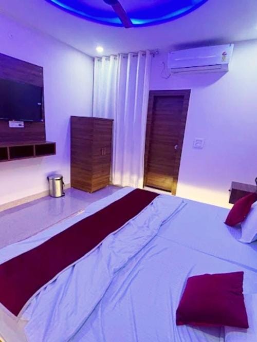 Jai Shree Radhe Krishna Radiant Hotel in Uttar Pradesh