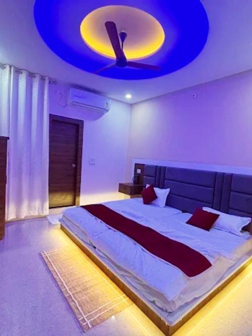 Jai Shree Radhe Krishna Radiant Hotel in Uttar Pradesh