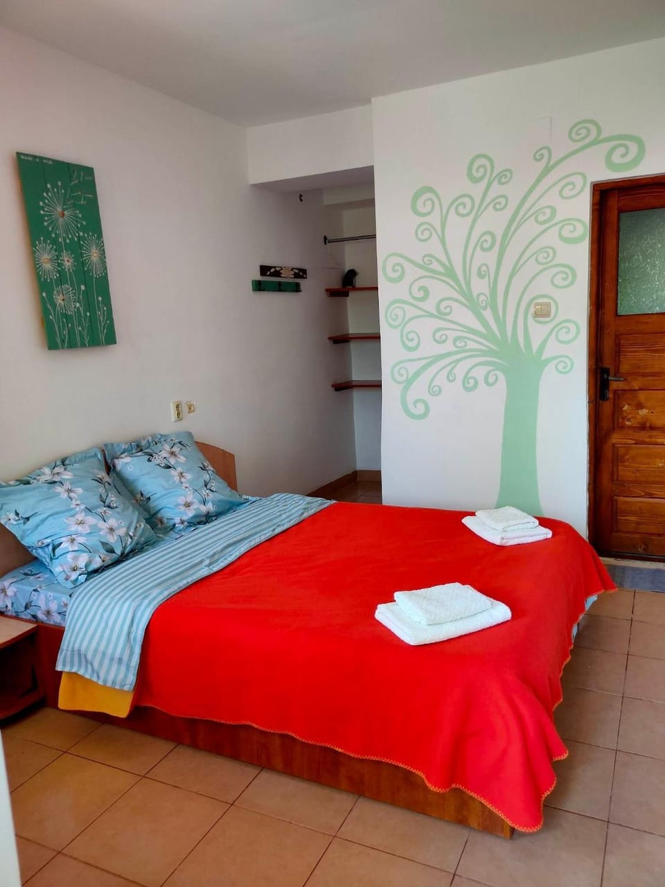 Bed, Photo of the whole room, Bedroom