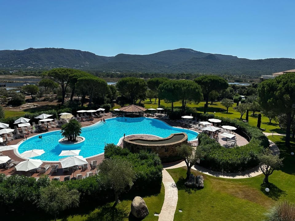 Nearby landmark, Day, Natural landscape, Mountain view, Pool view, Swimming pool, sunbed