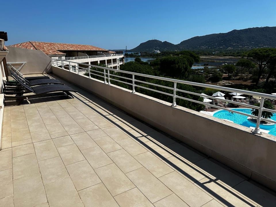 Day, Natural landscape, View (from property/room), Balcony/Terrace, Mountain view, Pool view, Swimming pool, sunbed