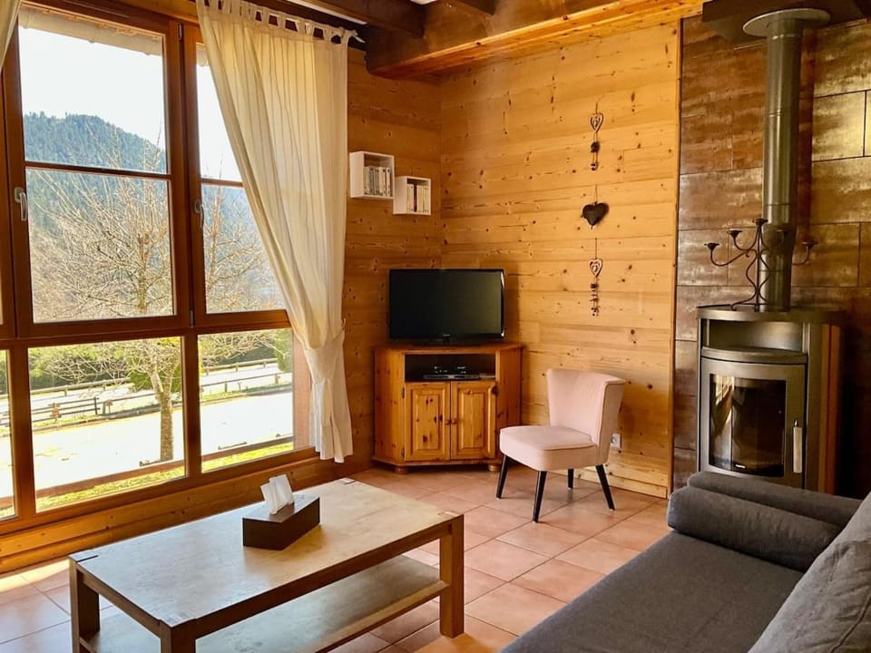 Chalet L'Ecureuil, with terrace & lake view Chalet in Xonrupt-Longemer