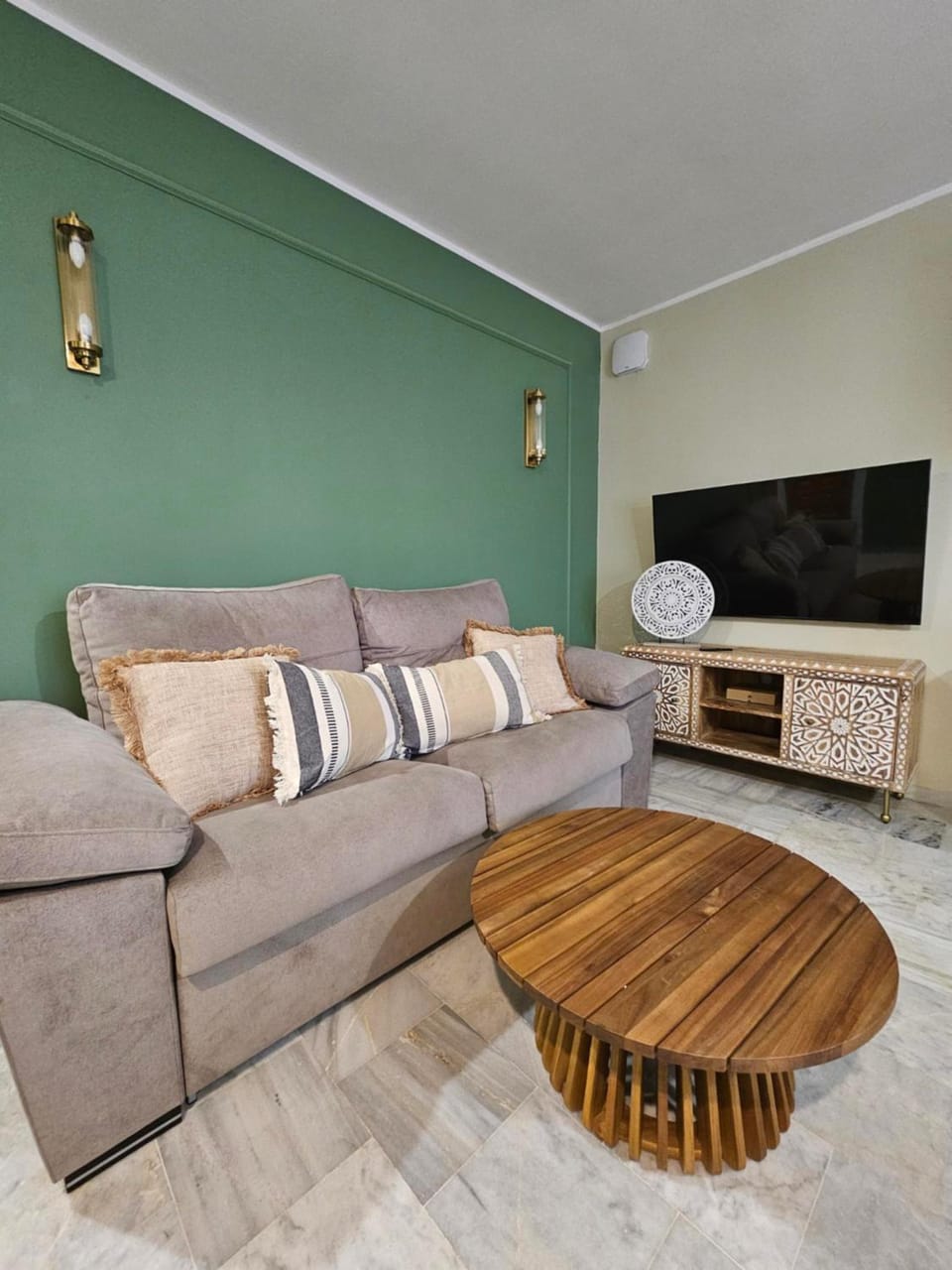 Communal lounge/ TV room