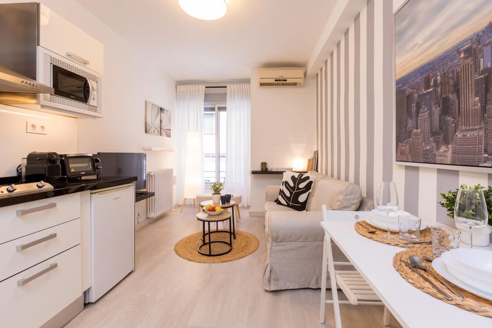 TV and multimedia, Kitchen or kitchenette, Living room, Seating area, Dining area, air conditioner