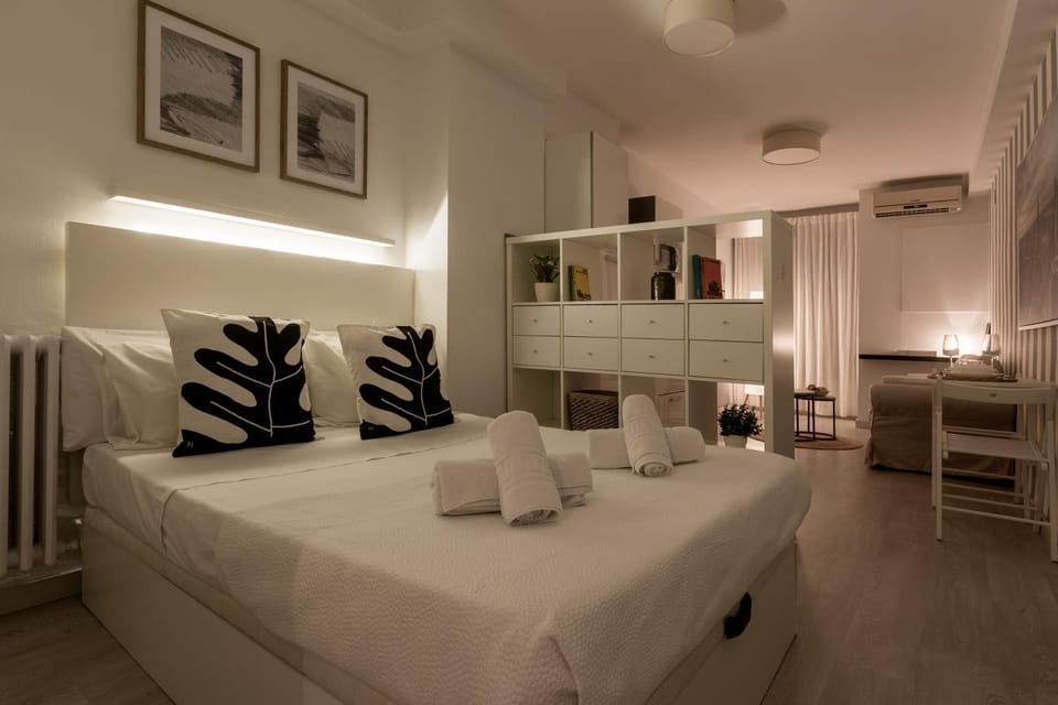 Bed, Photo of the whole room, Bedroom, towels, air conditioner