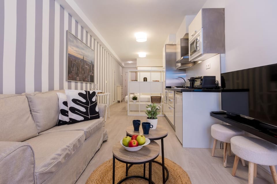 Kitchen or kitchenette, Living room, Seating area, Dining area, minibar