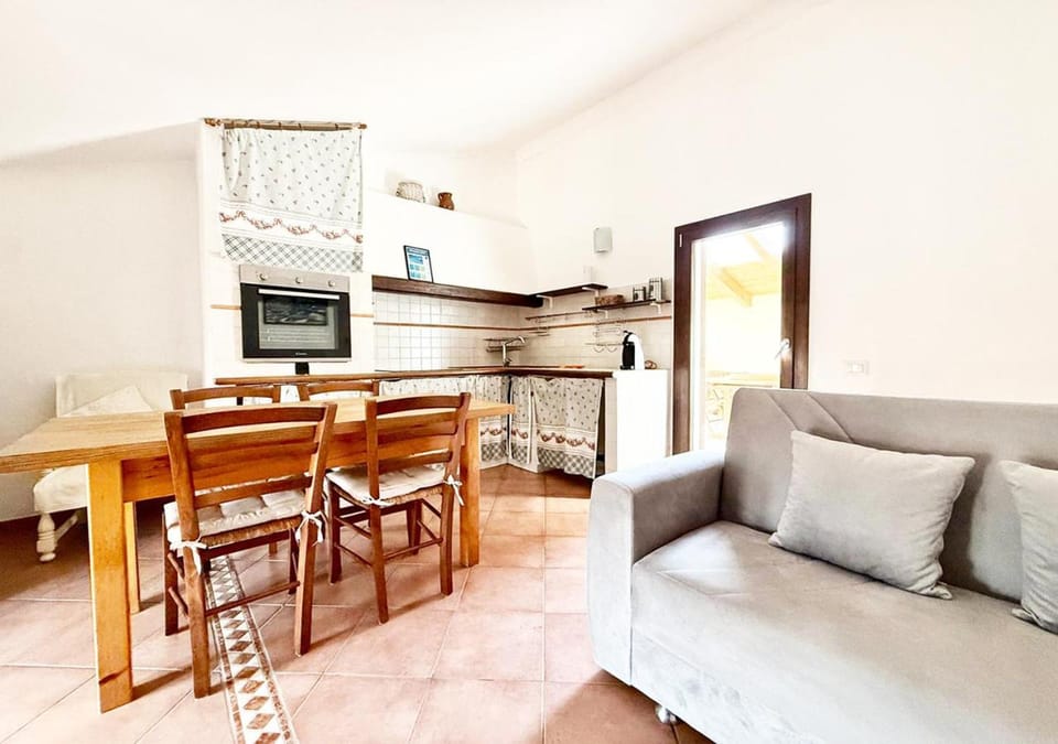 Kitchen or kitchenette, Living room, Seating area, Dining area, oven, stove