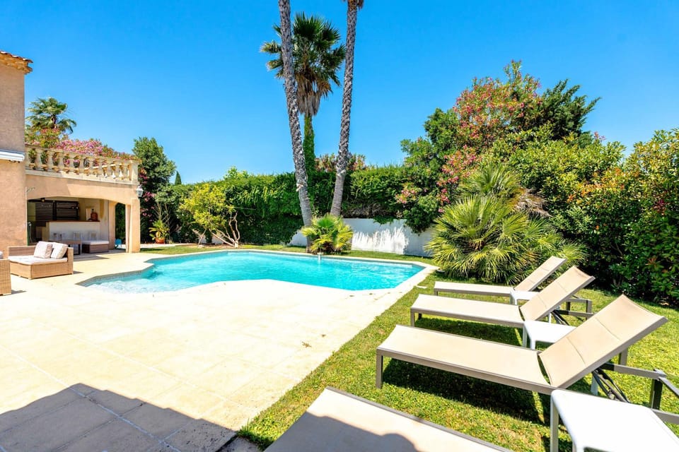 Villa La Perle l Pool & Terrace l Shellter Rentals Villa in Gassin