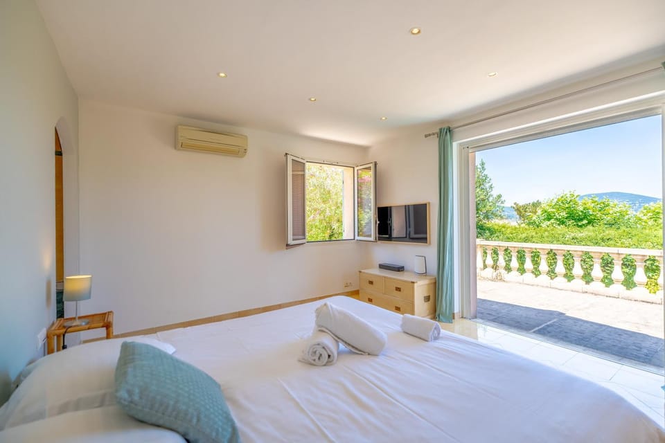 Villa La Perle l Pool & Terrace l Shellter Rentals Villa in Gassin