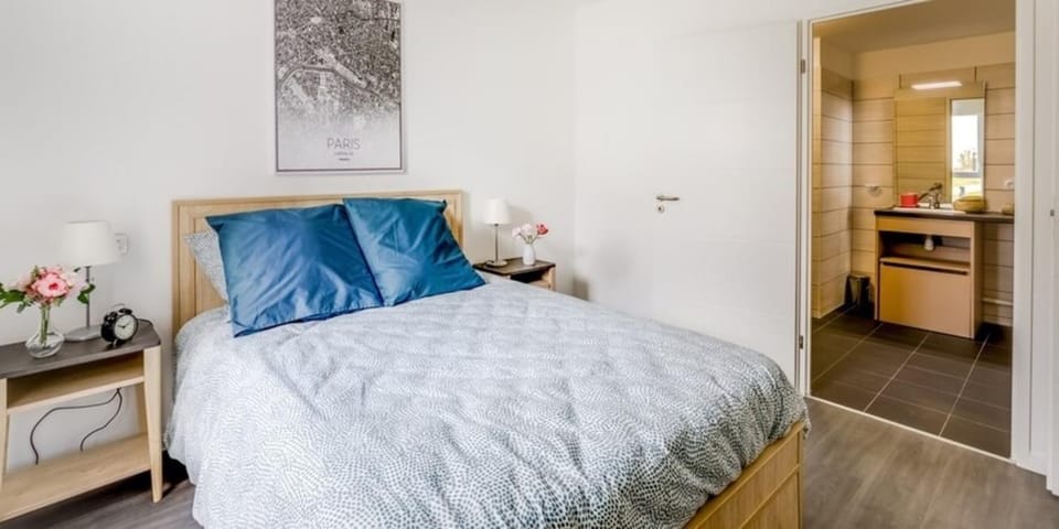 Bed, Bedroom
