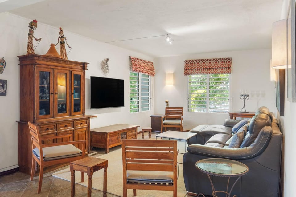 Villa du Bonheur beachfront home by IHR House in Rivière du Rempart District, Mauritius