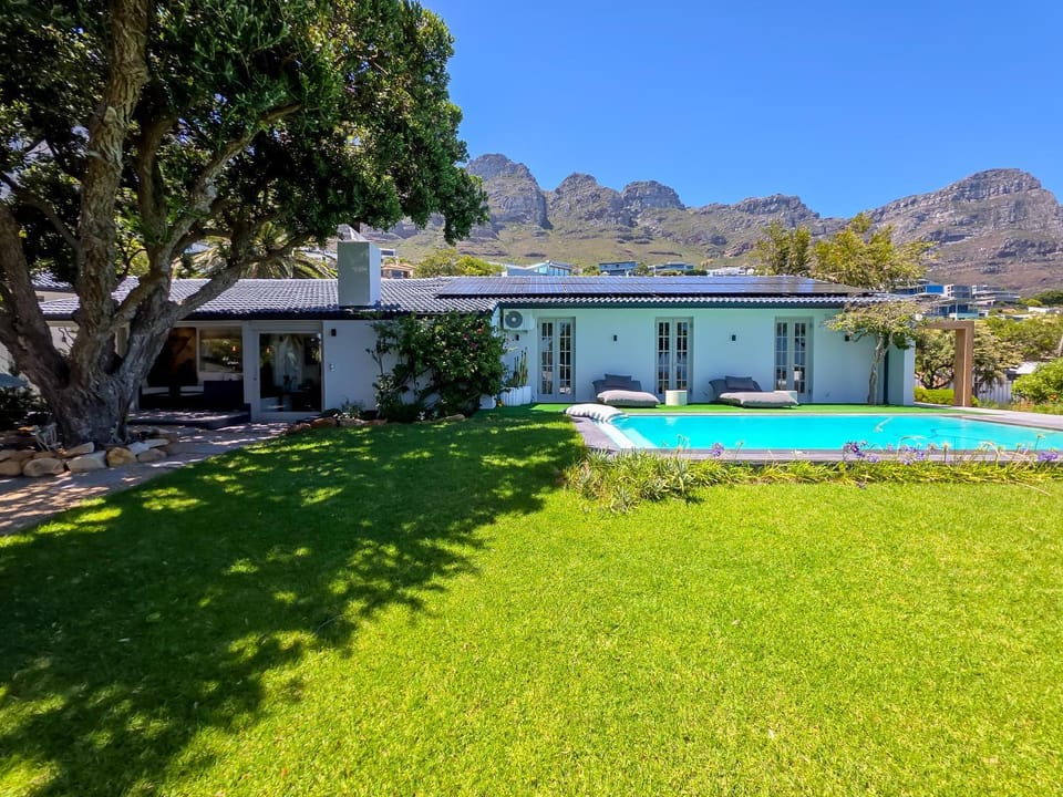 Property building, Garden, Balcony/Terrace, Swimming pool
