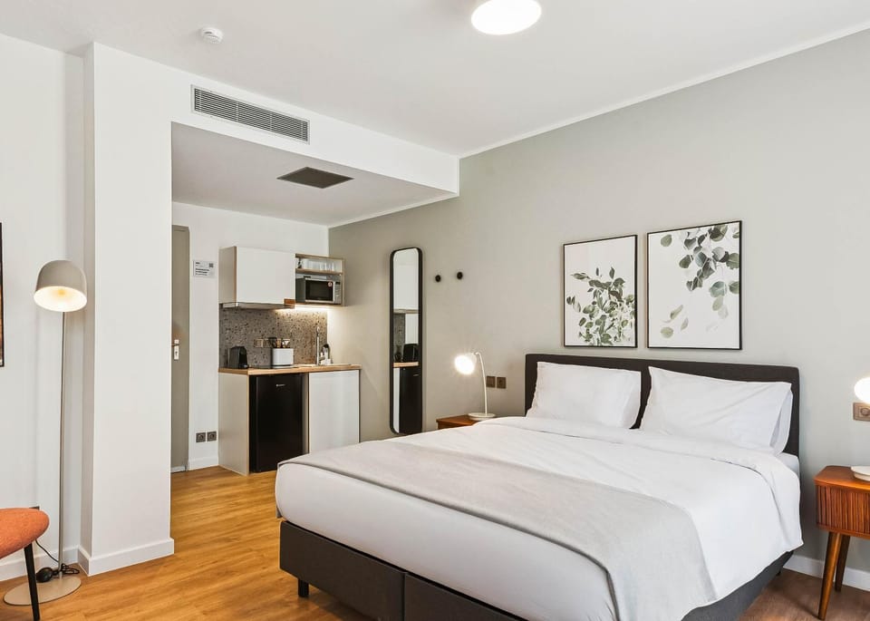 Bed, Kitchen or kitchenette, Photo of the whole room, Bedroom