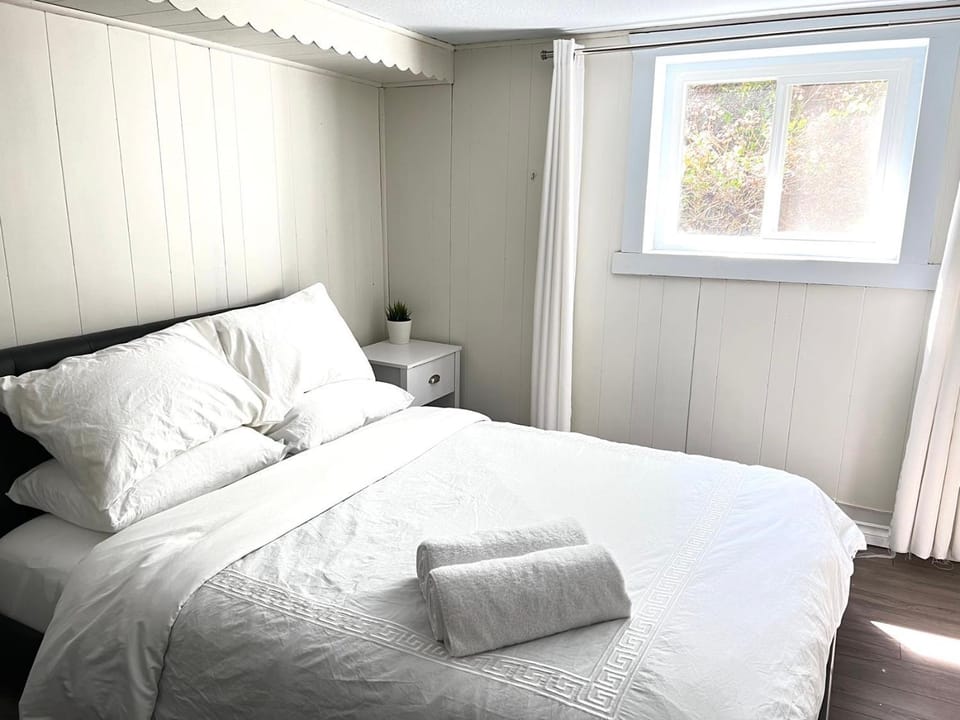 ᶜ One separate Bedroom near Forest Park Vacation rental in Vancouver