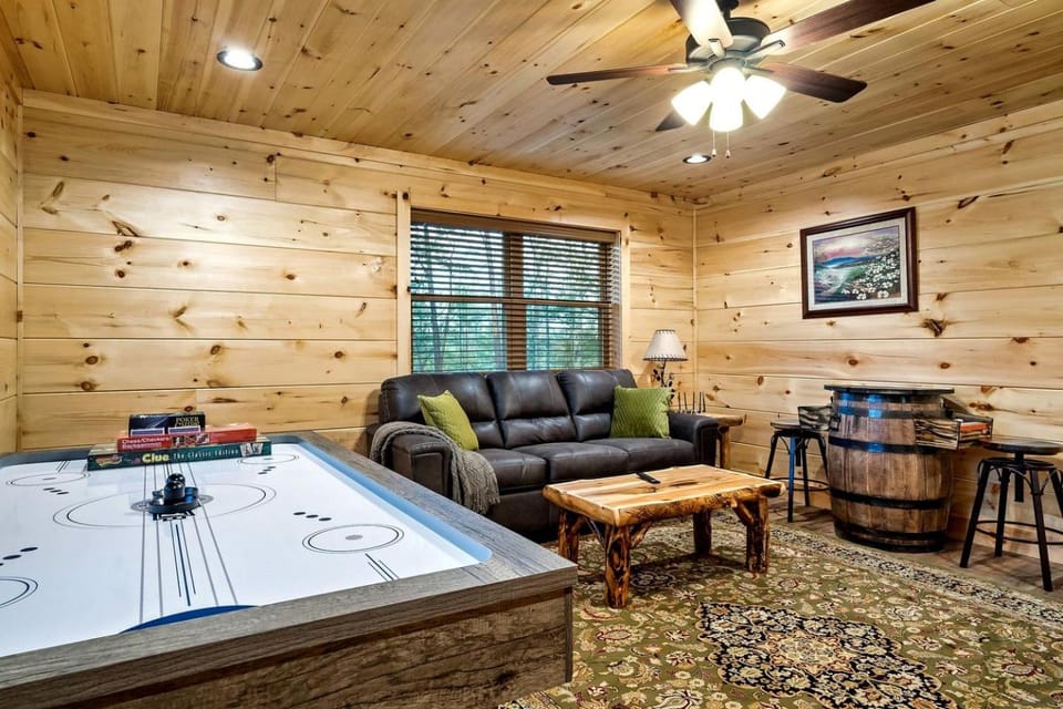 Serene Cabin with Hot-tub and Fire Pit in Pigeon Forge, Tennessee Cabin in Sevier County