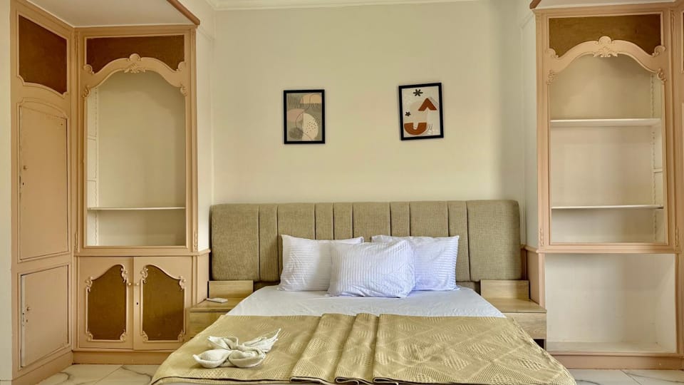 Bed, Photo of the whole room, Bedroom, towels, wardrobe