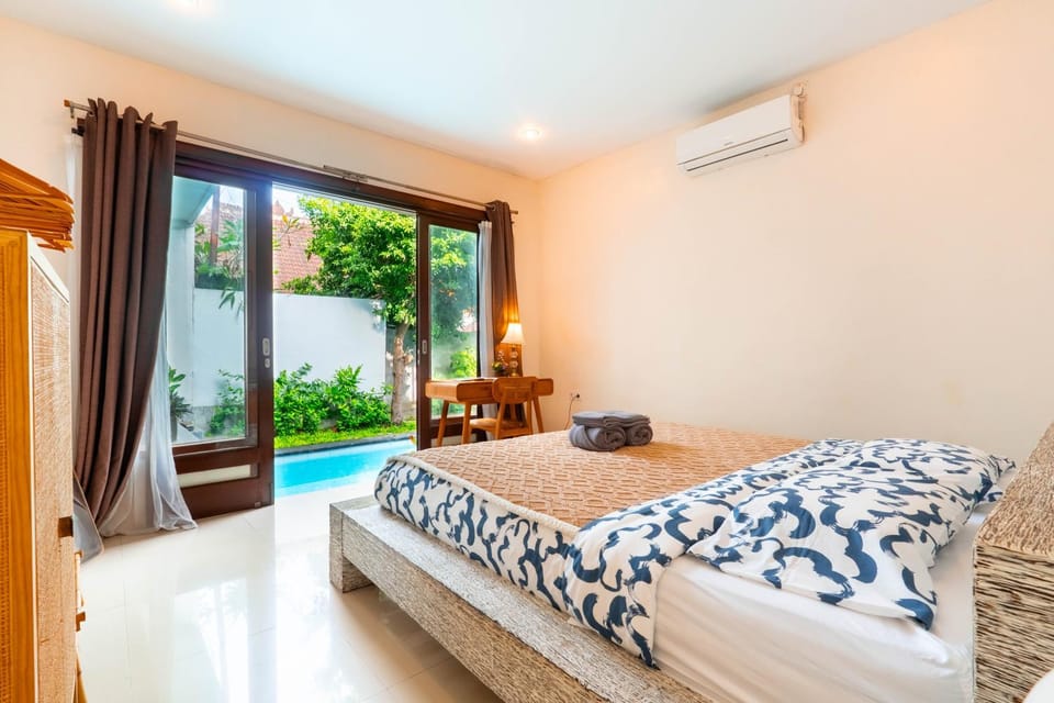 Bed, Photo of the whole room, Bedroom, Pool view