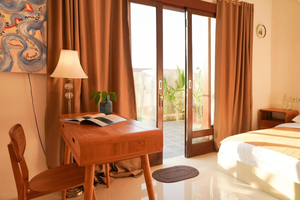 Bed, Seating area