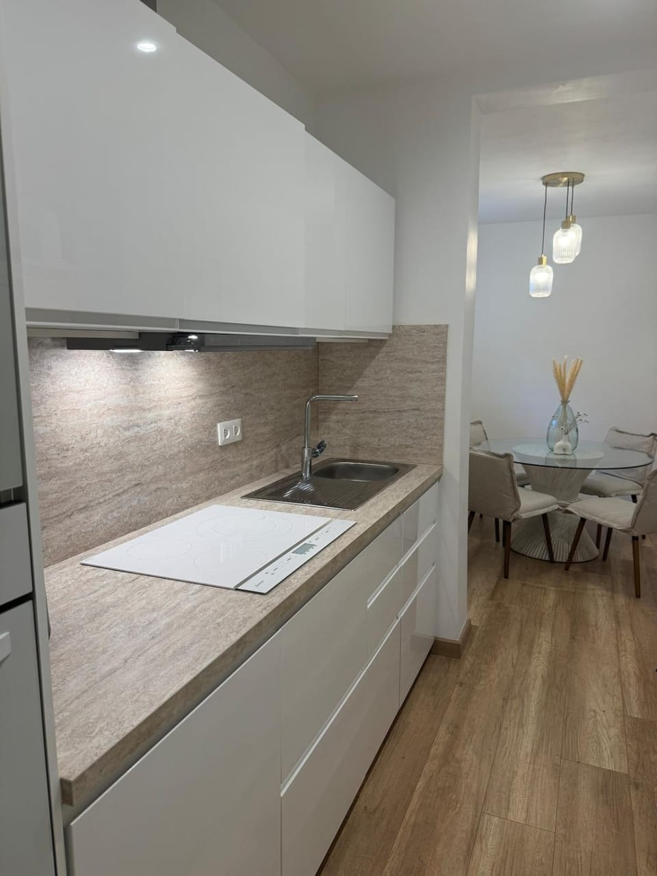Kitchen or kitchenette, Dining area, stove