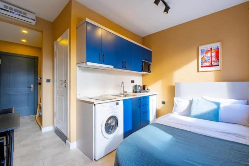 Bed, Kitchen or kitchenette, Photo of the whole room, Bedroom, minibar, washing machine, air conditioner