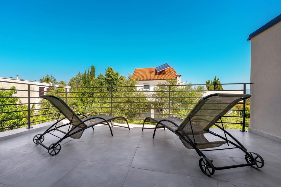 Balcony/Terrace, sunbed
