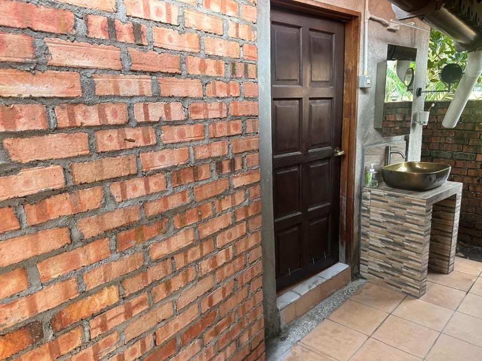 Lelangit Inn Bed and Breakfast in Port Dickson