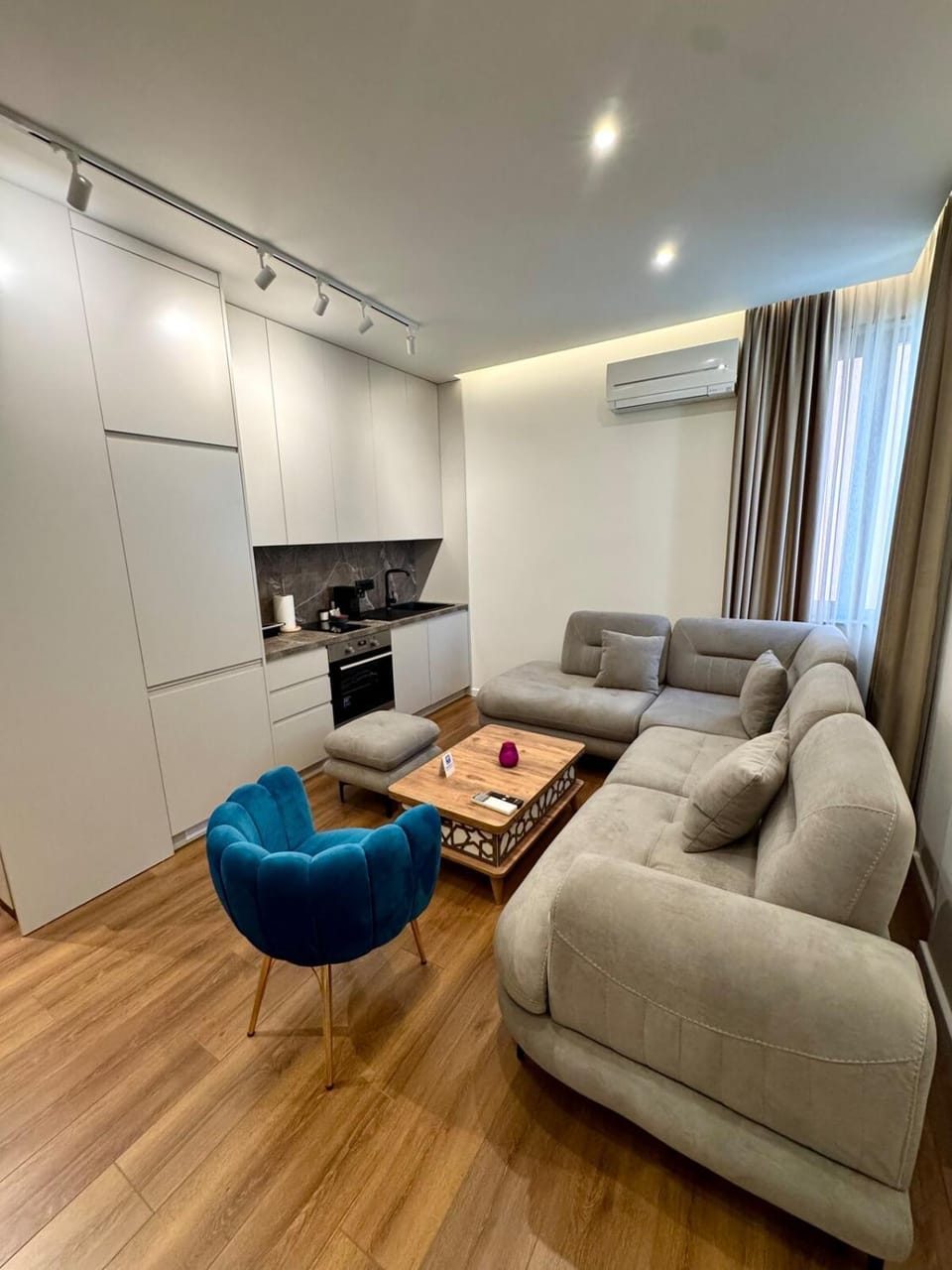 Living room, Dining area