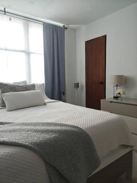 New! Rare, Convenient 3bd walk to Beach Apartment in San Juan