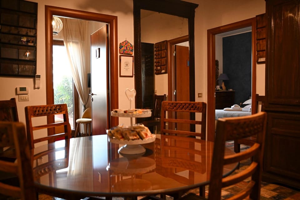 Living room, Seating area, Dining area, Food