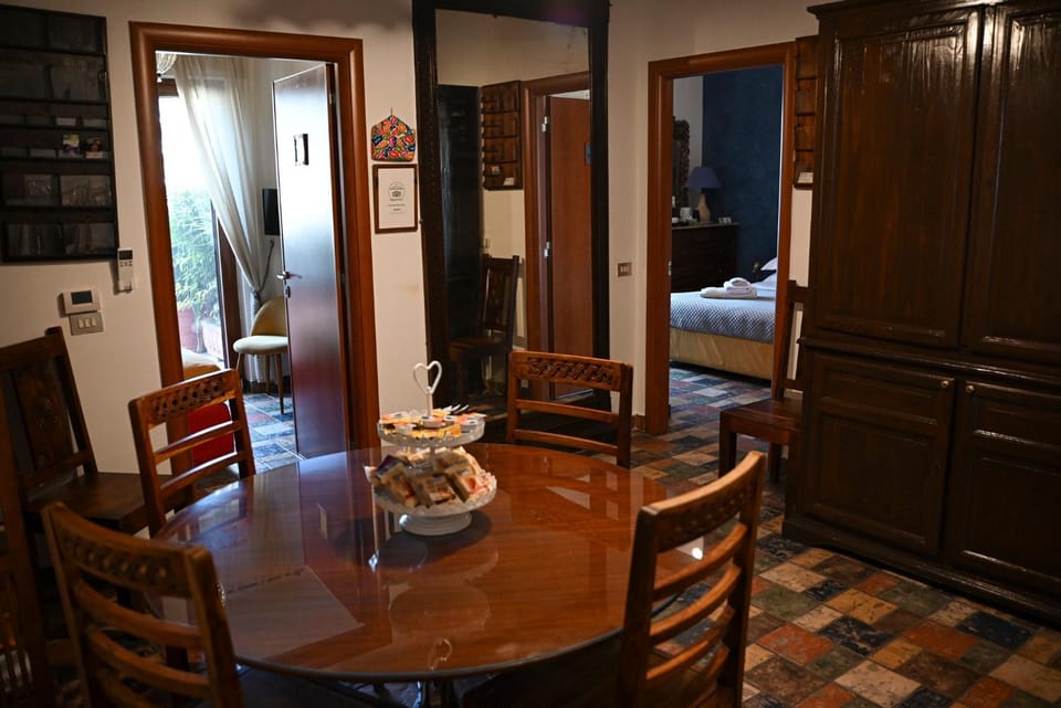 Living room, Photo of the whole room, Seating area, Dining area