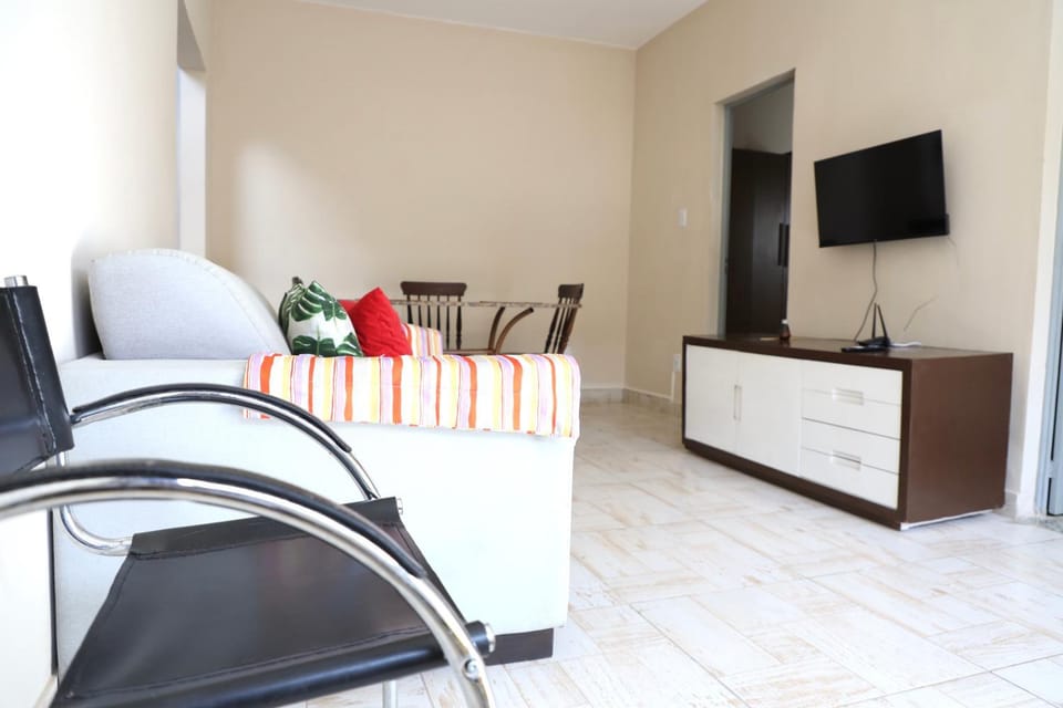 Communal lounge/ TV room, TV and multimedia, Living room, Seating area, Evening entertainment